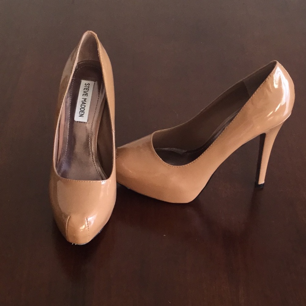 Steve Madden pumps.